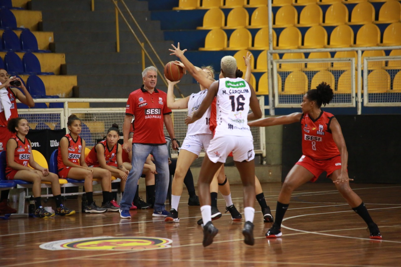 Na última partida, fora de casa, a vitória foi por 67 x 62 contra o Sesi Araraquara. Crédito da foto: Divulgação / Sesi Araraquara.